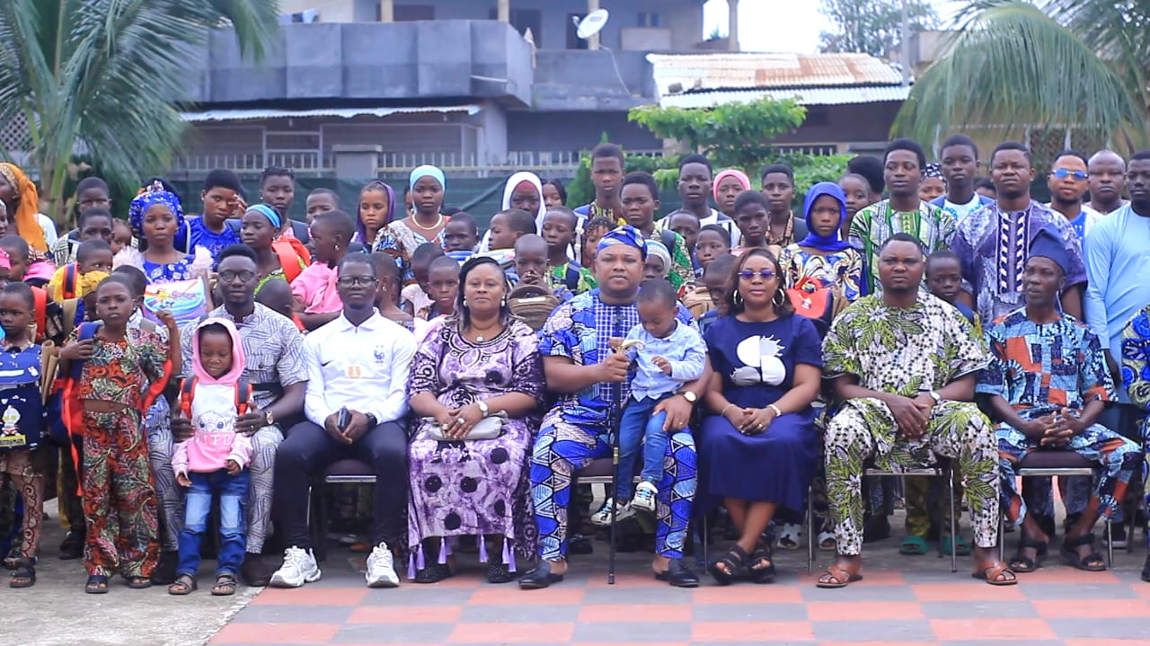 Bénin : À Porto-Novo, John Gbénagnon et ISO distribuent des kits scolaires complets à 115 orphelins